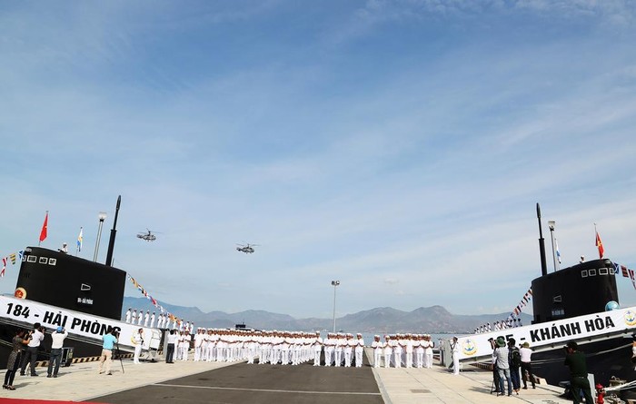 Lễ biên chế tàu ngầm Hải Phòng 184 và Khánh Hòa 185 của Hải quân Việt Nam ngày 1 tháng 8 năm 2015