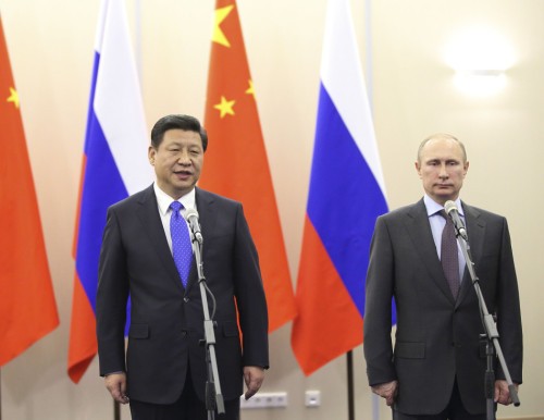 Tổng thống Nga Vladimir Putin (phải) sẽ tham dự lễ duyệt binh của Trung Quốc vào ngày 3 tháng 9 năm 2015