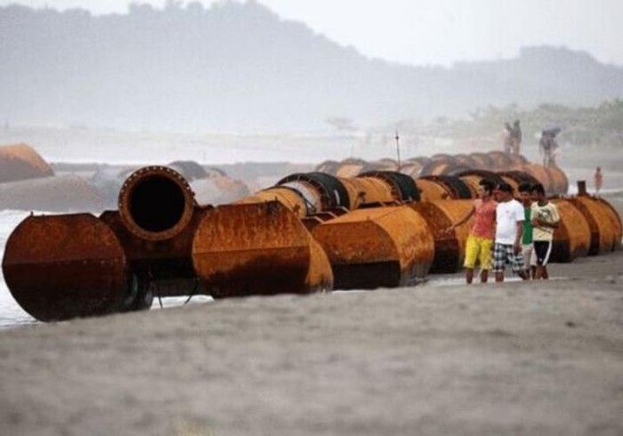 Đường ống dài 400 m có chữ tiếng Trung bất ngờ xuất hiện ở bờ biển Philippines