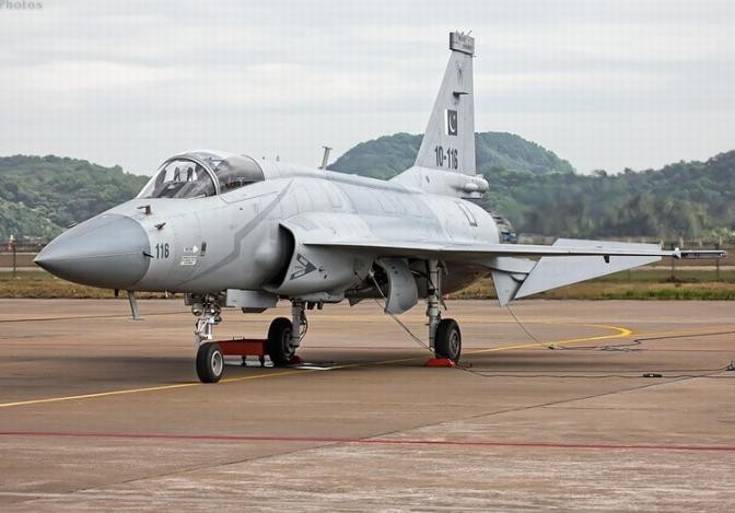 Máy bay chiến đấu hạng nhẹ JF-17 Thunder do Trung Quốc và Pakistan hợp tác chế tạo