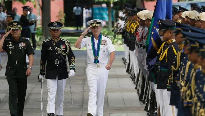Tư lệnh Bộ Tư lệnh Thái Bình Dương Quân đội Mỹ, Đô đốc Harry B Harris vừa đến thăm Philippines