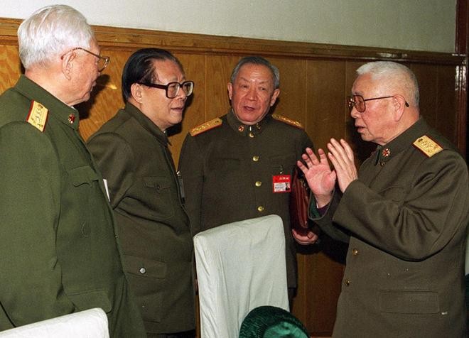 Trương Chấn cùng với nhà lãnh đạo Giang Trạch Dân và Lưu Hoa Thanh và Trì Hạo Điền (tháng 3 năm 1996)