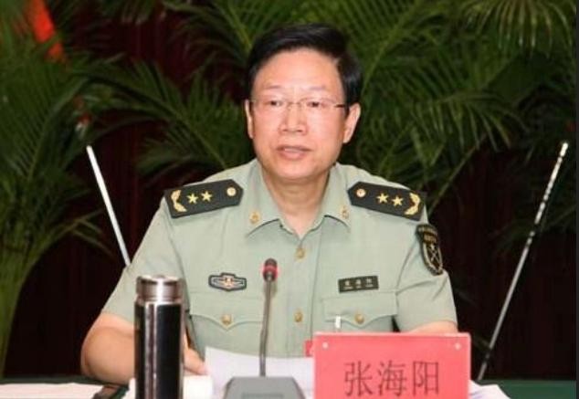 Trương Hải Dương là con thứ ba của Trương Chấn, từng làm chính ủy Pháo binh 2, quân hàm thượng tướng