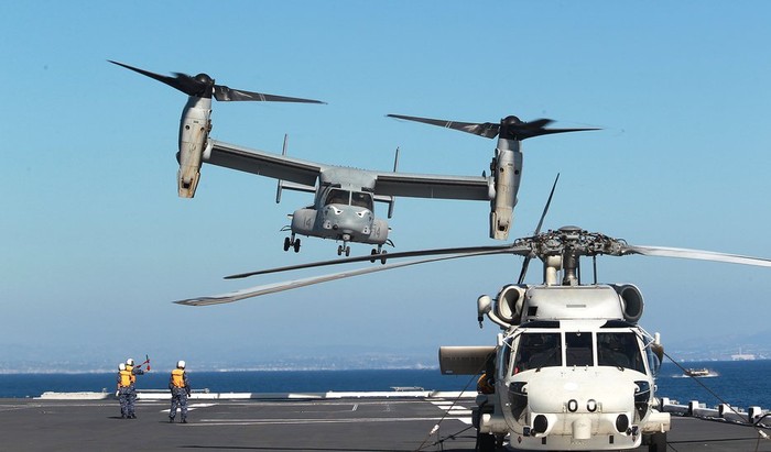Máy bay vận tải cánh xoay nghiêng V-22 Osprey Mỹ tham gia diễn tập quân sự liên hợp &quot;Dawn Blitz-2015&quot;