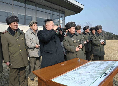 Nhà lãnh đạo CHDCND Triều Tiên Kim Jong-ul thị sát một cuộc diễn tập không quân