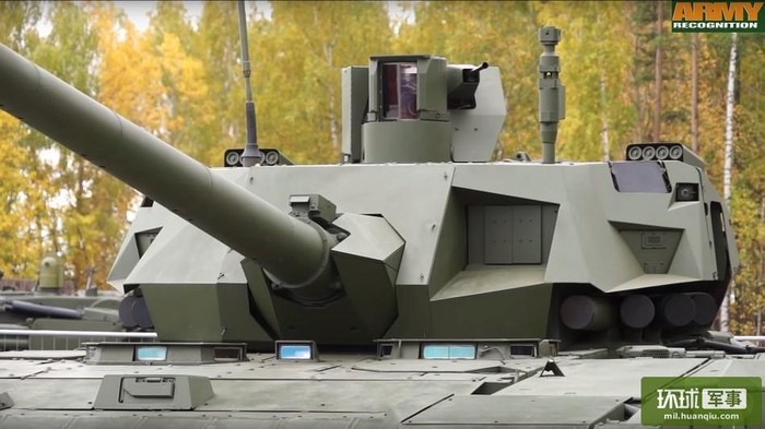 Xe tăng chiến đấu T-14 Armata Nga vừa trưng bày trạng thái tĩnh ở Hội chợ quốc phòng Nga 2015 (nguồn báo Hoàn Cầu, Trung Quốc)