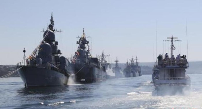 Tàu chiến Hải quân Nga tham gia duyệt binh ngày hải quân - ngày 24 tháng 7 năm 2015 ở Vladivostok (ảnh minh họa, nguồn Tin tức Trung Quốc)