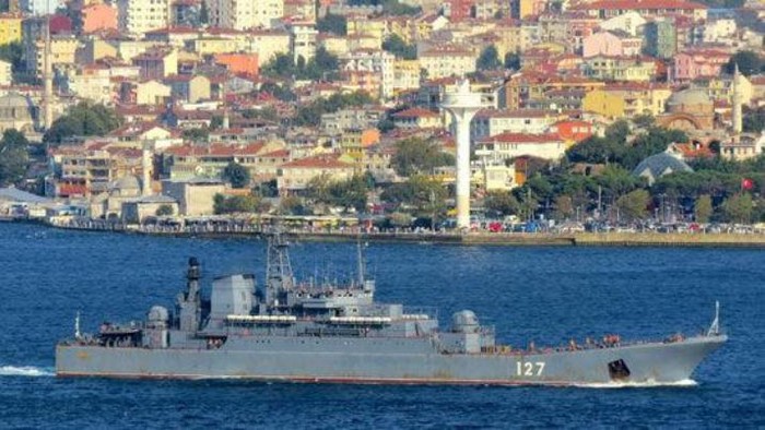 Tàu chiến Hải quân Nga đi qua Istanbul, Thổ Nhĩ Kỳ, đến bờ biển Syria thực hiện nhiệm vụ
