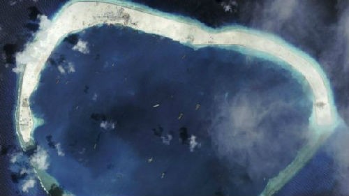 Hình ảnh vệ tinh mới nhất chụp ngày 8 tháng 9 năm 2015 về đá Vành Khăn thuộc quần đảo Trường Sa của Việt Nam, đang bị Trung Quốc xâm chiếm và tiến hành quân sự hóa (ảnh nguồn mạng sina Trung Quốc)