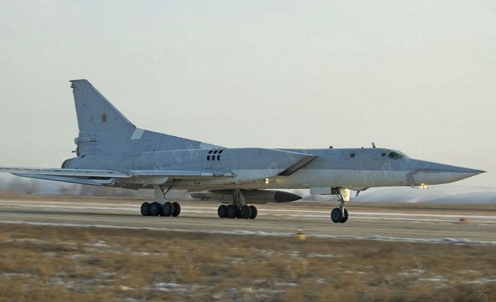 Máy bay ném bom chiến lược siêu âm Tu-22M3 Nga