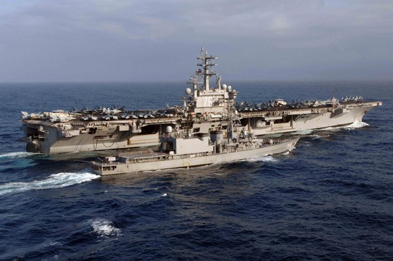 Tàu sân bay USS Ronald Reagan CVN 76 của Hải quân Mỹ và tàu săn ngầm Nhật Bản
