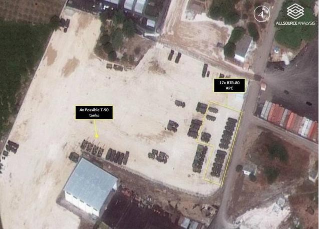 Hình ảnh vệ tinh cho thấy có rất nhiều xe chiến đấu bánh lốp BTR và xe tăng T-90 Nga ở Syria