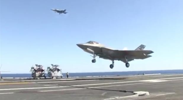 Máy bay chiến đấu F-35C hạ cánh trên đường bằng tàu sân bay USS Nimitz ở ngoài khơi bờ biển California, Mỹ (ảnh tư liệu)