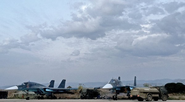 Máy bay chiến đấu ném bom Su-34 Nga ở Syria trong trạng thái chuẩn bị không kích IS (nguồn Thời báo Hoàn Cầu, Trung Quốc)