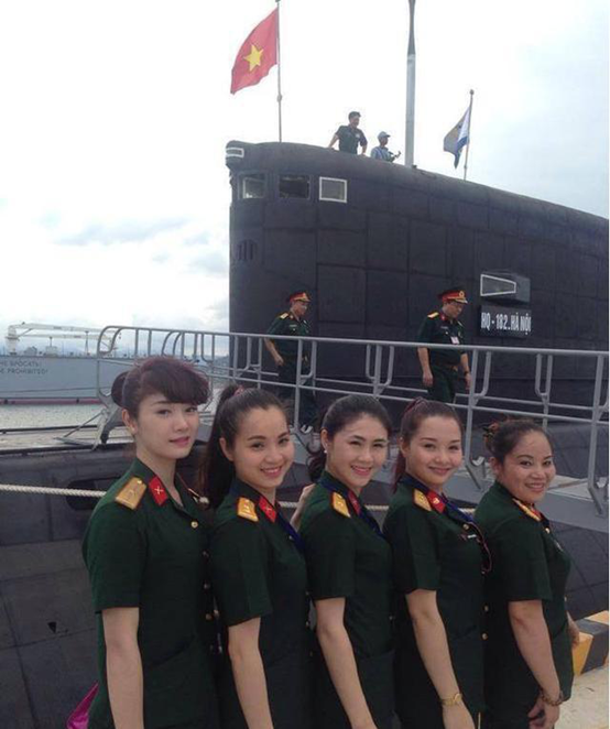 Tàu ngầm thông thường Hà Nội HQ-182 Hải quân Việt Nam