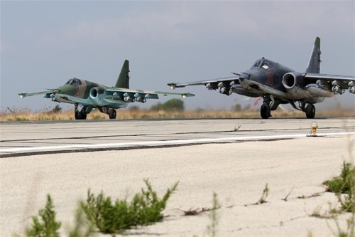 Máy bay quân sự Nga lắp bom chuẩn bị xuất kích