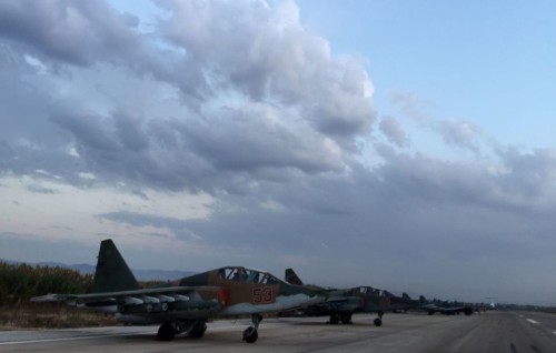 Máy bay quân sự Nga lắp bom chuẩn bị xuất kích