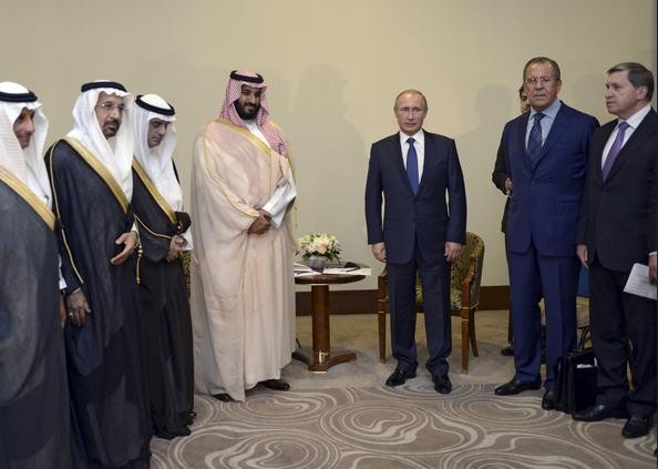 Thứ trưởng Quốc phòng Saudi Arabia Mohammed bin Salman bin Abdulaziz Al Saud vừa đến Nga, hội kiến với Tổng thống Nga Vladimir Putin vào ngày 11 tháng 10. Tham gia cuộc gặp có Ngoại trưởng và Bộ trưởng Năng lượng Nga.