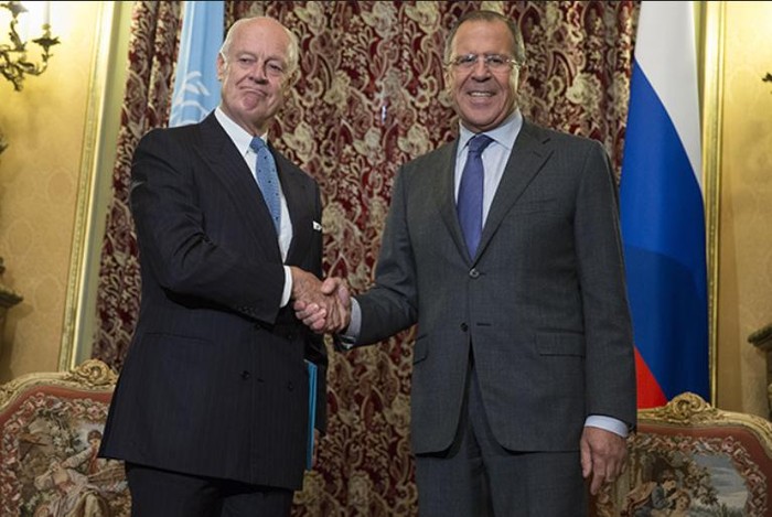 Ngoại trưởng Nga Sergei Lavrov (phải) và Đặc phái viên Liên hợp quốc về vấn đề Syria Staffan de Mistura