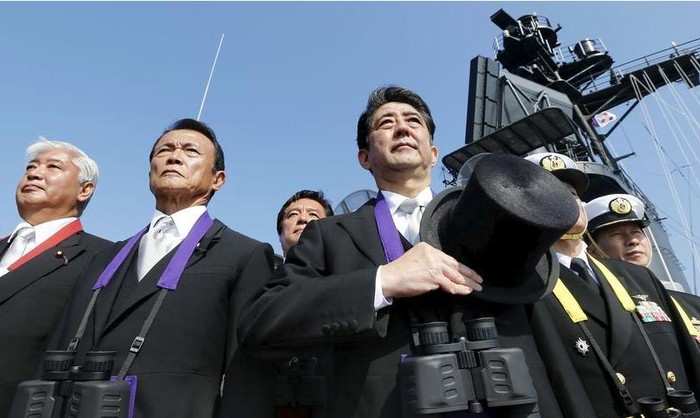 Ngày 18 tháng 10 năm 2015, Thủ tướng Nhật Bản Shinzo Abe thăm tàu sân bay USS Ronald Reagan Hải quân Mỹ