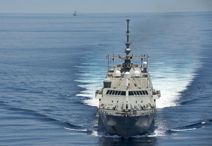 Mỹ có thể điều tàu tuần dương đến khu vực 12 hải lý xung quanh đảo nhân tạo ở Biển Đông