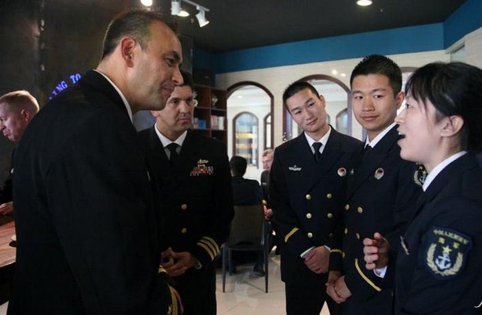 Đoàn đại biểu chỉ huy tàu chiến Hải quân Mỹ thăm Học viện Tàu ngầm, Hải quân Trung Quốc