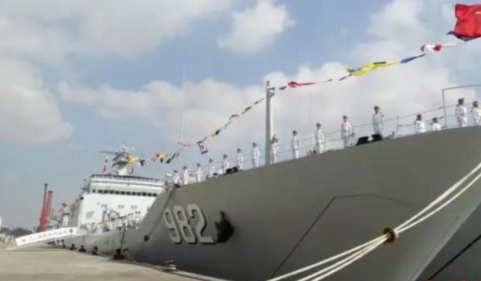 Ngày 21 tháng 10 năm 2015, Hải quân Trung Quốc tổ chức lễ biên chế tàu đổ bộ xe tăng Thái Hành Sơn Type 072A cho Hạm đội Đông Hải