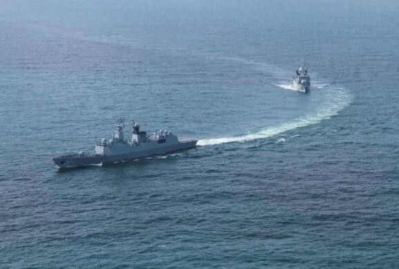 Ngày 30 tháng 10 năm 2015, tàu hộ vệ Vận Thành, Hạm đội Nam Hải, Hải quân Trung Quốc và tàu hộ vệ Vendemiaire Hải quân Pháp tiến hành diễn tập ở Biển Đông.