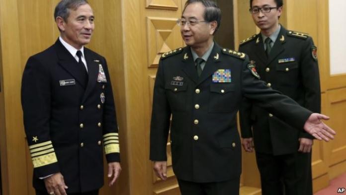 Ngày 3 tháng 11 năm 2015, Tổng tham mưu trưởng Quân đội Trung Quốc Phòng Phong Huy hội kiến với Đô đốc Harry Harris. Tại Bắc Kinh, Đô đốc Harry Harris tuyên bố: Yêu sách &quot;đường chín đoạn&quot; của Trung Quốc không đứng vững.