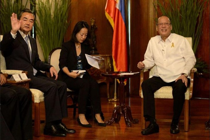 Ngày 10 tháng 11 năm 2015, Bộ trưởng Ngoại giao Trung Quốc Vương Nghị hội kiến với Tổng thống Philippines Benigno Aquino