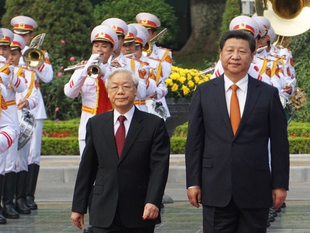 Chủ tịch Trung Quốc Tập Cận Bình vừa thăm Việt Nam và nói những lời có cánh về quan hệ hai nước, nhưng ngay sau khi rời Việt Nam, tại Singopore, ông Bình lại tuyên bố kiên quyết bành trướng ở Biển Đông.