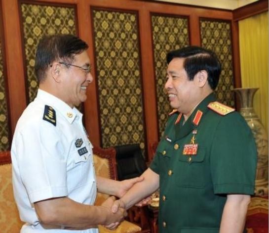 Ngày 10 tháng 8 năm 2015, Bộ trưởng Quốc phòng Phùng Quang Thanh hội kiến với Phó Tổng tham mưu trưởng Quân đội Trung Quốc Tôn Kiến Quốc (ảnh tư liệu minh họa)
