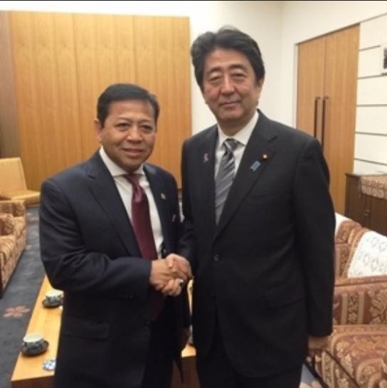 Ngày 12 tháng 11 năm 2015, Thủ tướng Nhật Bản tiếp Chủ tịch Quốc hội Indonesia Setya Novanto