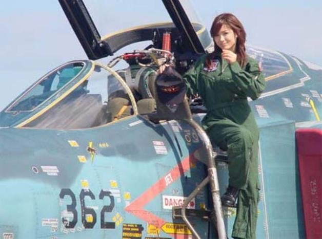 Nữ phi công Lực lượng Phòng vệ Trên không Nhật Bản
