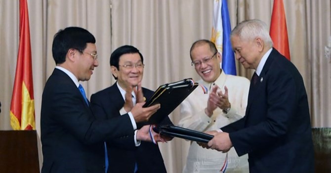Chiều ngày 17 tháng 11 năm 2015, tại Phủ Tổng thống Philippines, Chủ tịch nướcViệt Nam Trương Tấn Sang đã có cuộc hội đàm với Tổng thống Philippines Benigno Aquino. Sau đó, Chủ tịch nước Trương Tấn Sang và Tổng thống Philippines đã chứng kiến Bộ trưởng Ngoại giao hai nước ký Tuyên bố chung về việc thiết lập quan hệ đối tác chiến lược.