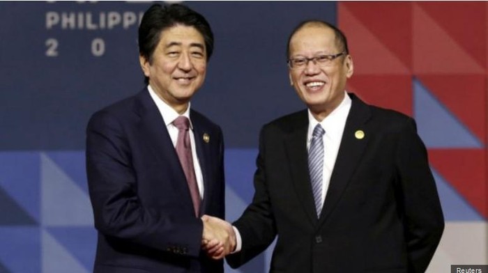 Ngày 19 tháng 11 năm 2015, tại Manila, Thủ tướng Nhật Bản Shinzo Abe và Tổng thống Philippines Benigno Aqui tổ chức hội đàm.