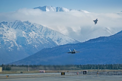 Máy bay chiến đấu F-22A Mỹ tại căn cứ không quân Elmendorf, bang Alaska, Mỹ