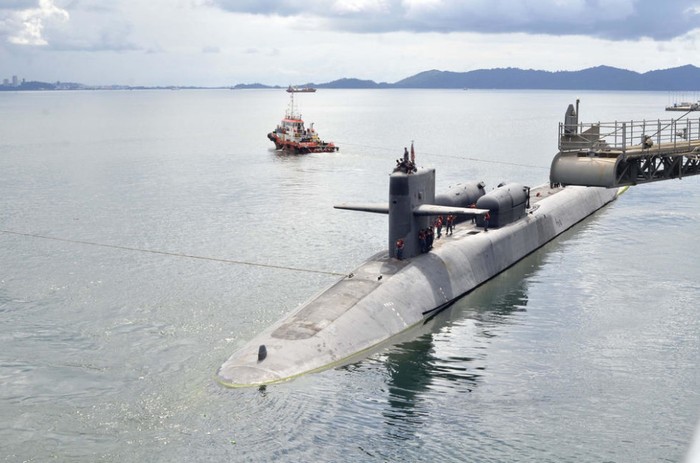Ngày 18 tháng 11 năm 2015, tàu ngầm hạt nhân lắp tên lửa hành trình USS Ohio Hải quân Mỹ đã đến vịnh Sepanggar, bang Sabah, Malaysia tiến hành tiếp tế.
