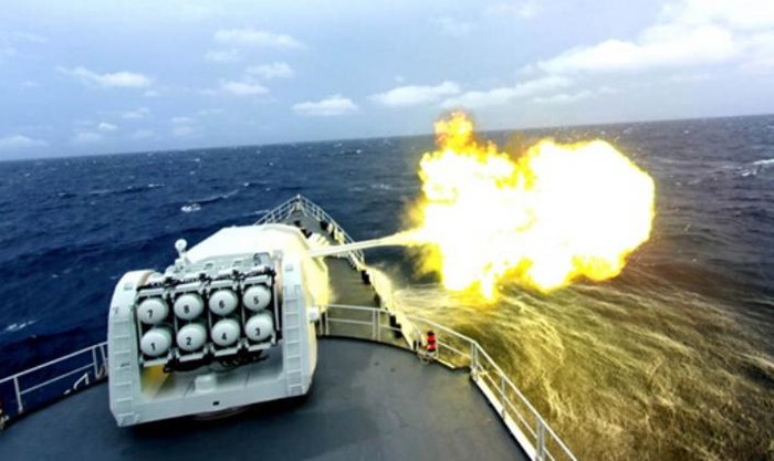 Tàu chiến Hạm đội Nam Hải bắn đạn thật (ảnh tư liệu)
