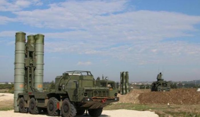 Nga triển khai hệ thống tên lửa phòng không tiên tiến S-400 ở căn cứ không quân Hmeymin, Syria