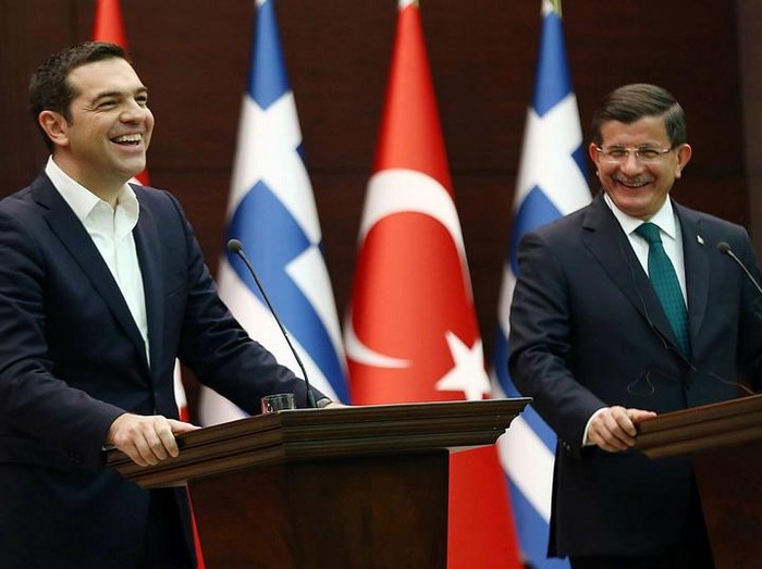 Thủ tướng Hy Lạp Alexis Tsipras và Thủ tướng Thổ Nhĩ Kỳ Ahmet Davutoglu