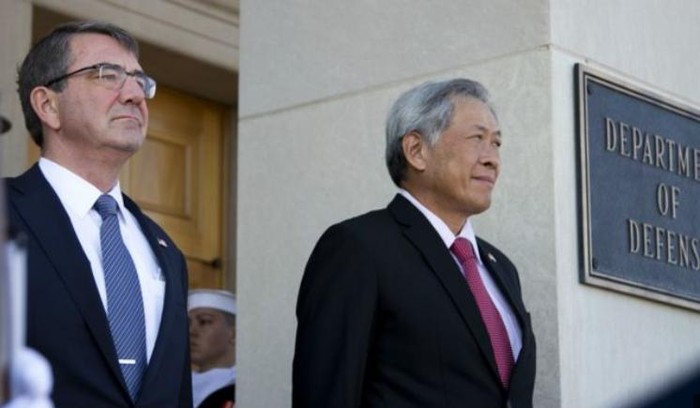 Bộ trưởng Quốc phòng Mỹ và Bộ trưởng Quốc phòng Singapore tại Lầu Năm Góc, Mỹ ngày 7 tháng 12 năm 2015