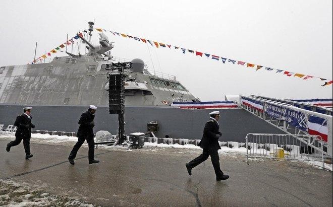 Ngày 21/11/2015, Hải quân Mỹ biên chế tàu tuần duyên USS Milwaukee