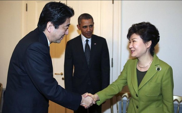 Thủ tướng Nhật Bản Shinzo Abe và Tổng thống Hàn Quốc Park Geun-hye