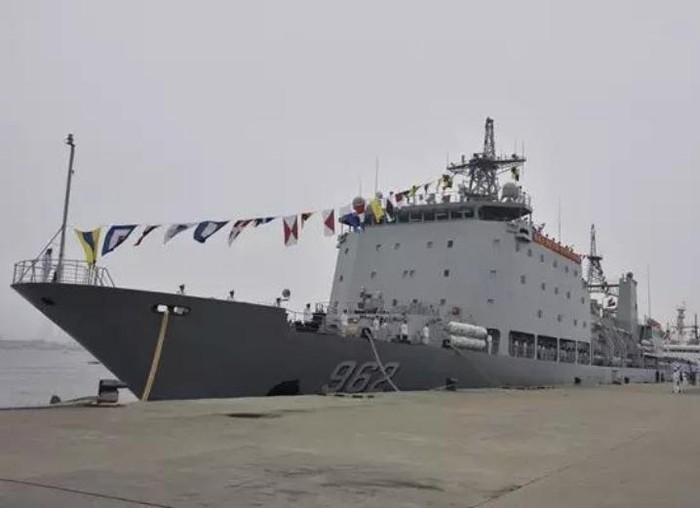 Tàu tiếp tế Lô Cô Hồ số hiệu 962 của Hạm đội Nam Hải, Hải quân Trung Quốc ngày 26/12/2015