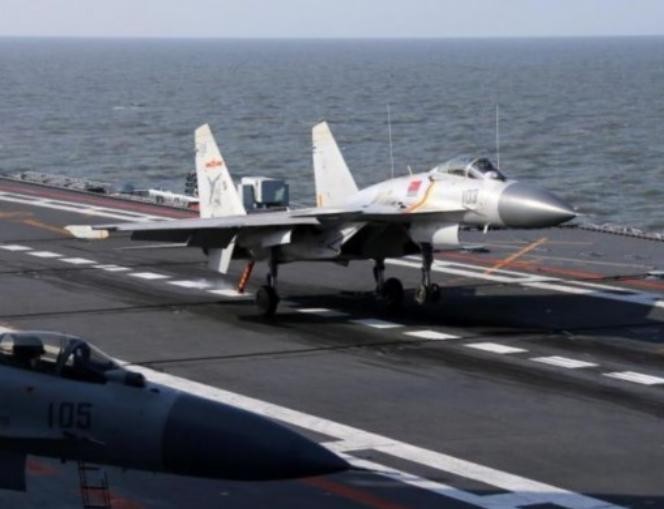 Hải quân Trung Quốc tiến hành huấn luyện cất hạ cánh máy bay chiến đấu trên tàu sân bay Liêu Ninh