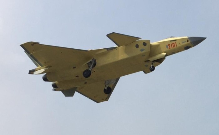 Máy bay chiến đấu tàng hình J-20 số hiệu 2101 Trung Quốc bay thử