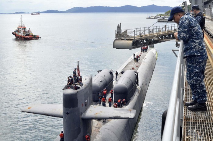 Ngày 18/11/2015, tàu ngầm tên lửa hành trình USS Ohio Mỹ đến vịnh Sepanggar, bang Sabah, Malaysia tiếp tế. Đây là một điểm tiếp tế quan trọng của tàu ngầm hạt nhân Quân đội Mỹ khi tuần tra Tây Thái Bình Dương.