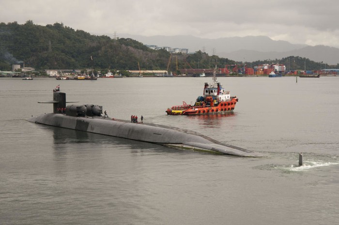 Ngày 18/11/2015, tàu ngầm tên lửa hành trình USS Ohio Mỹ đến vịnh Sepanggar, bang Sabah, Malaysia tiếp tế. Đây là một điểm tiếp tế quan trọng của tàu ngầm hạt nhân Quân đội Mỹ khi tuần tra Tây Thái Bình Dương.