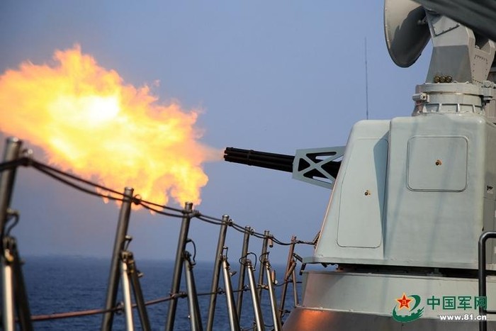 Theo báo chí Trung Quốc, từ ngày 17 đến ngày 21/2/2016, biên đội tàu chiến của một chi đội tàu khu trục, Hạm đội Nam Hải, Hải quân Trung Quốc triển khai tập trận đối kháng thực binh bắn đạn thật ở Biển Đông.